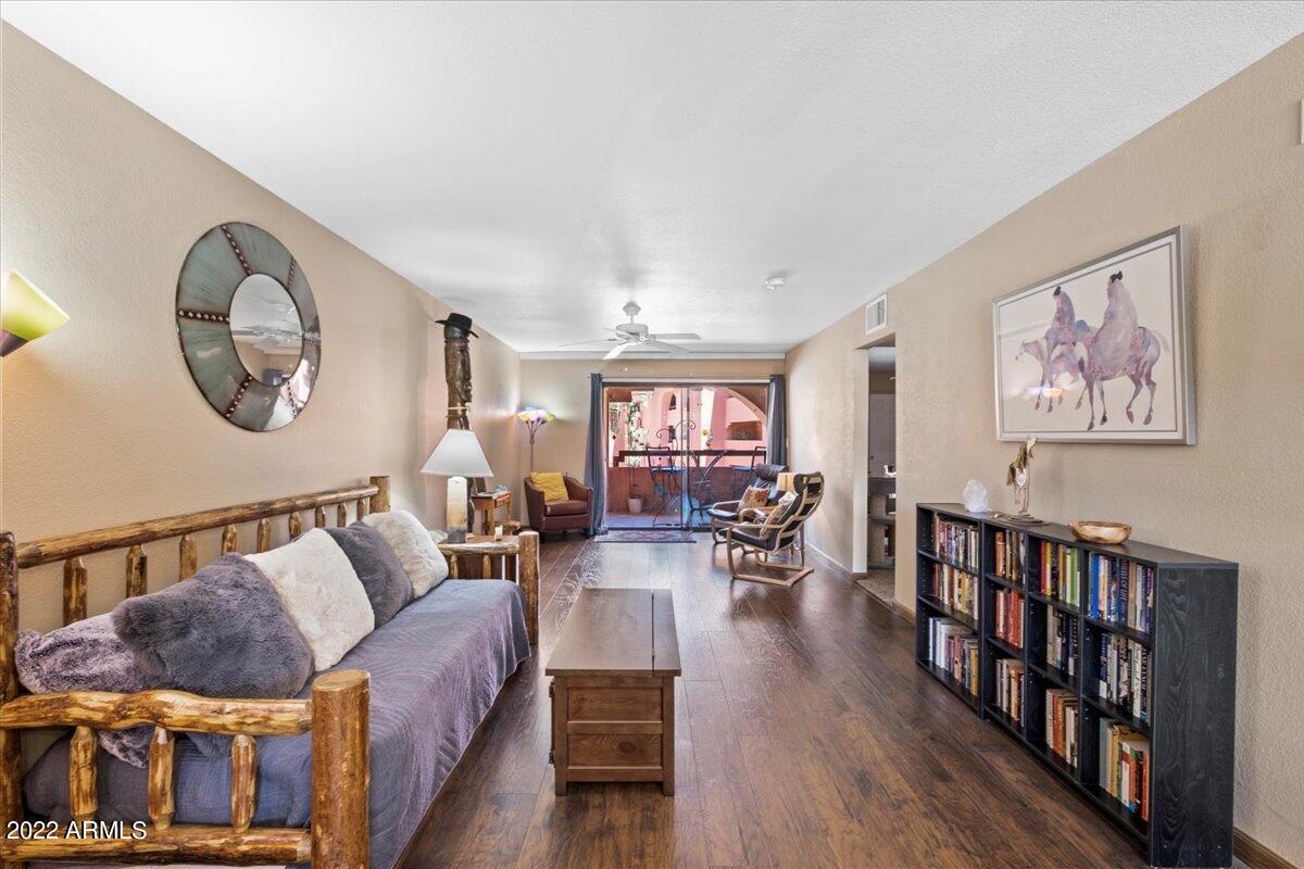 06-Living Room