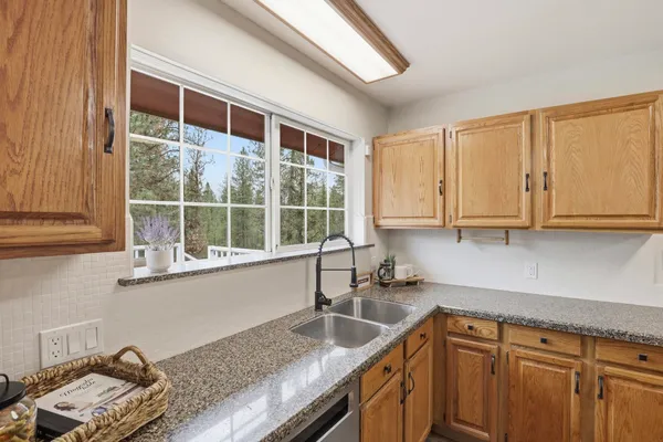 $650,000 | 424 South Brooks Road, Medical Lake, WA 99022