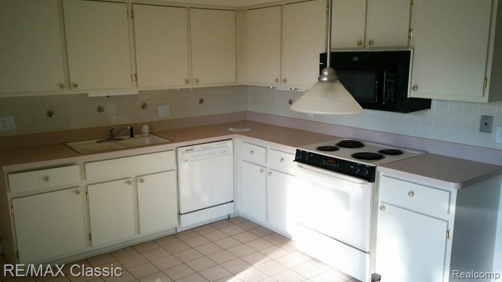 29666 Middlebelt Road Farmington Hills, MI 48334 - Photo 3 of 15