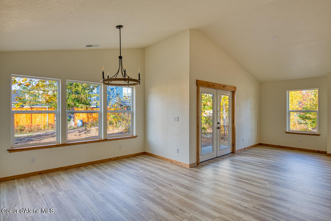 296 Jasper Loop Ponderay, ID 83852 - Photo 12 of 33 .