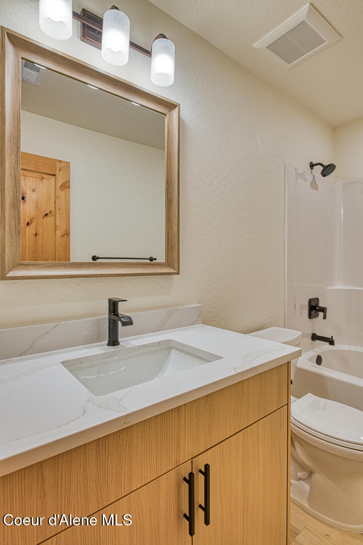 296 Jasper Loop Ponderay, ID 83852 - Photo 21 of 33 Guest Bathroom