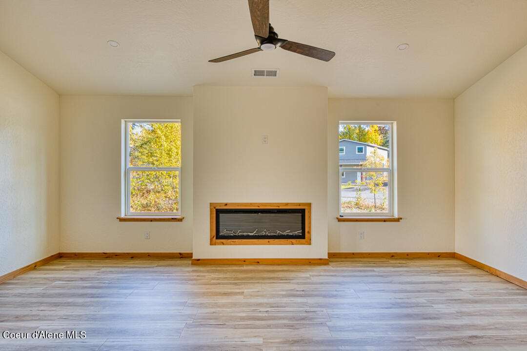 296 Jasper Loop Ponderay, ID 83852 - Photo 5 of 33 Electric Fireplace