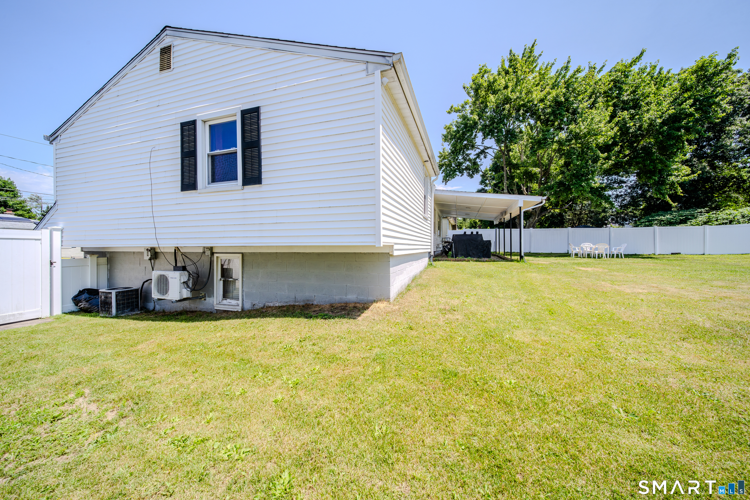 869 Washington Ave Extension Waterbury, CT 06708 - Photo 4 of 30