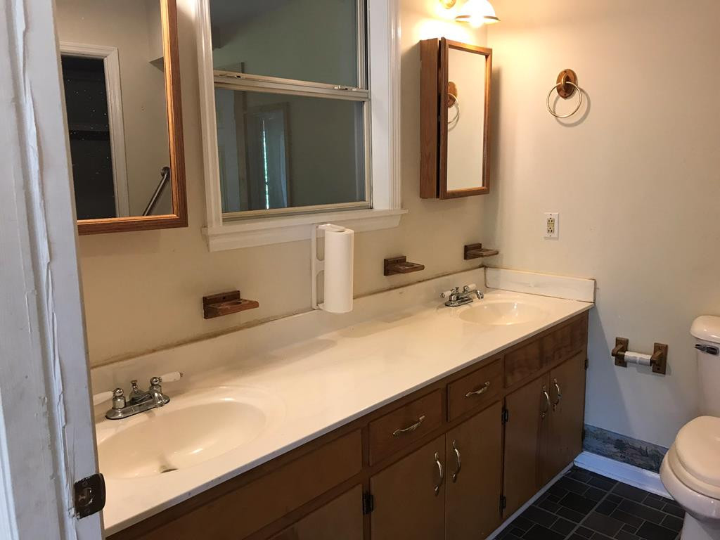895 Hancock Landing Road Waynesboro, GA 30830 - Photo 19 of 41 Master bath