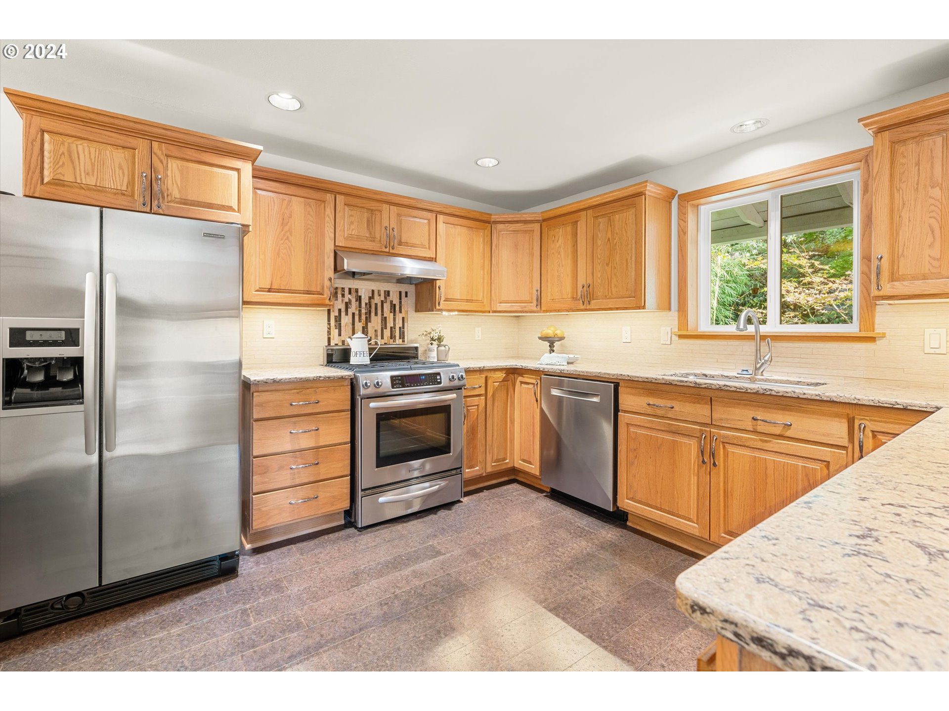 6238 Southwest McEwan Road Lake Oswego, OR 97035 - Photo 11 of 38 Gallery Image 11