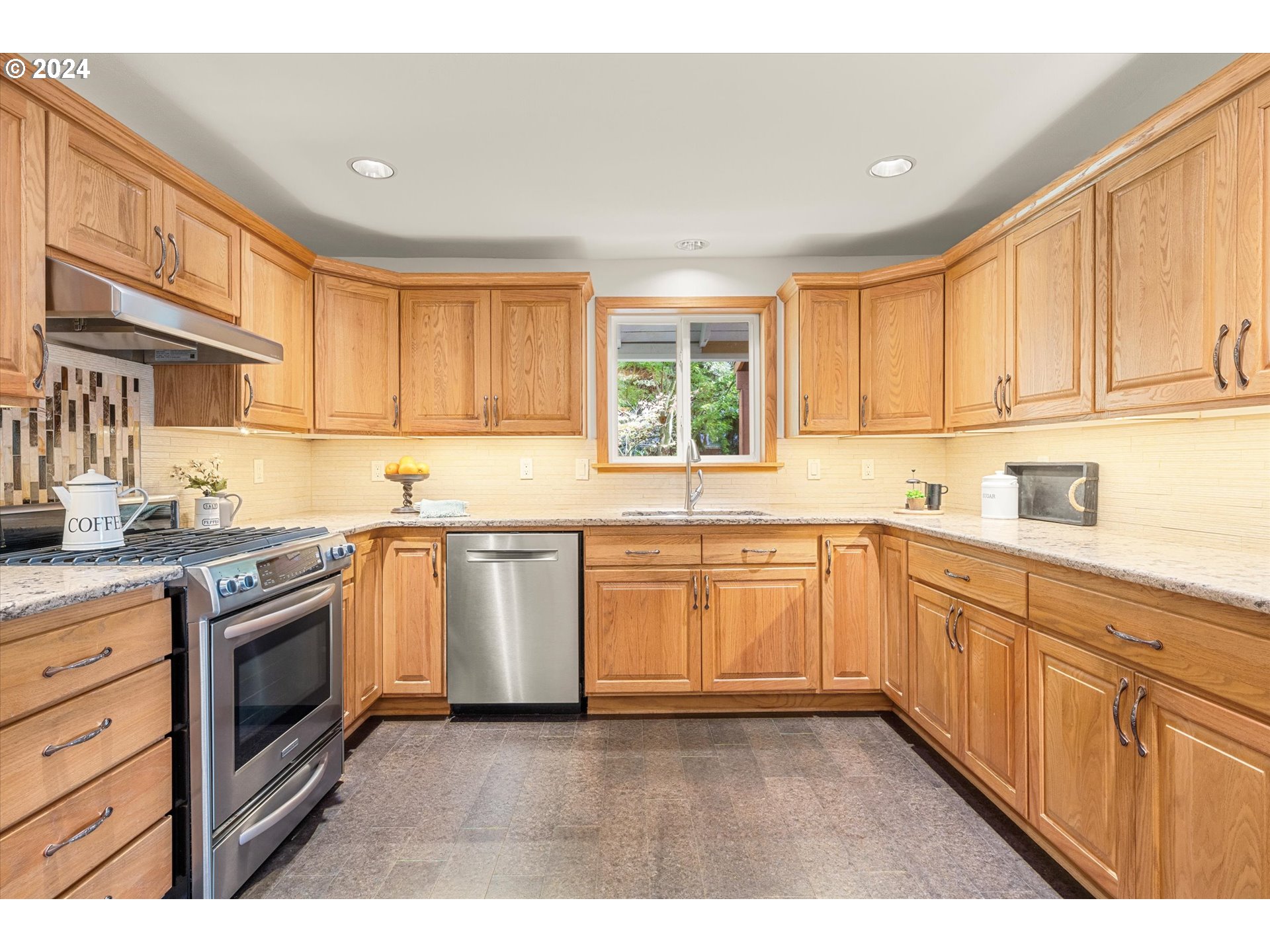 6238 Southwest McEwan Road Lake Oswego, OR 97035 - Photo 12 of 38 Gallery Image 12