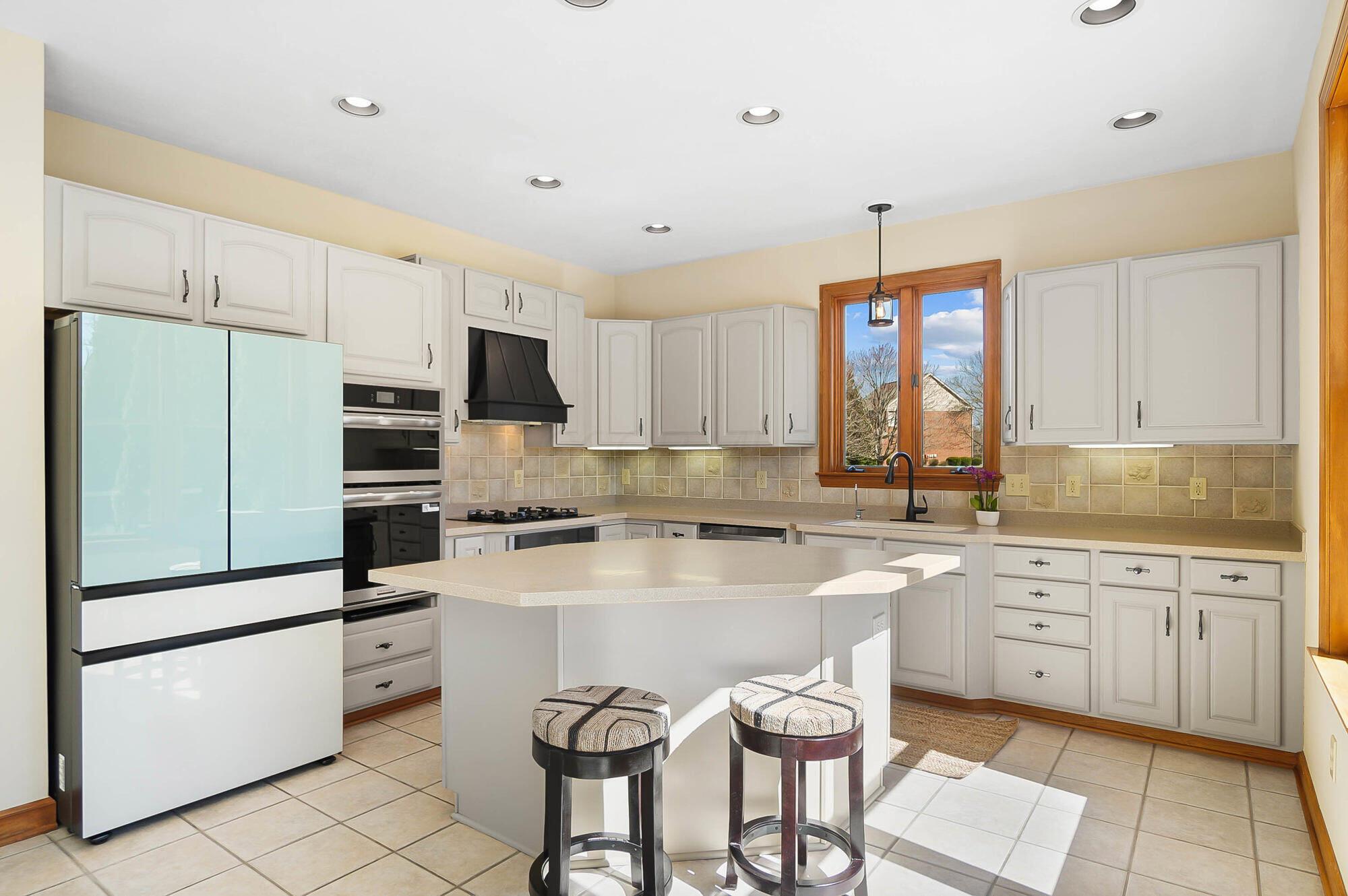 8591 Spring Flower Road Pickerington, OH 43147 - Photo 20 of 84 Island Kitchen