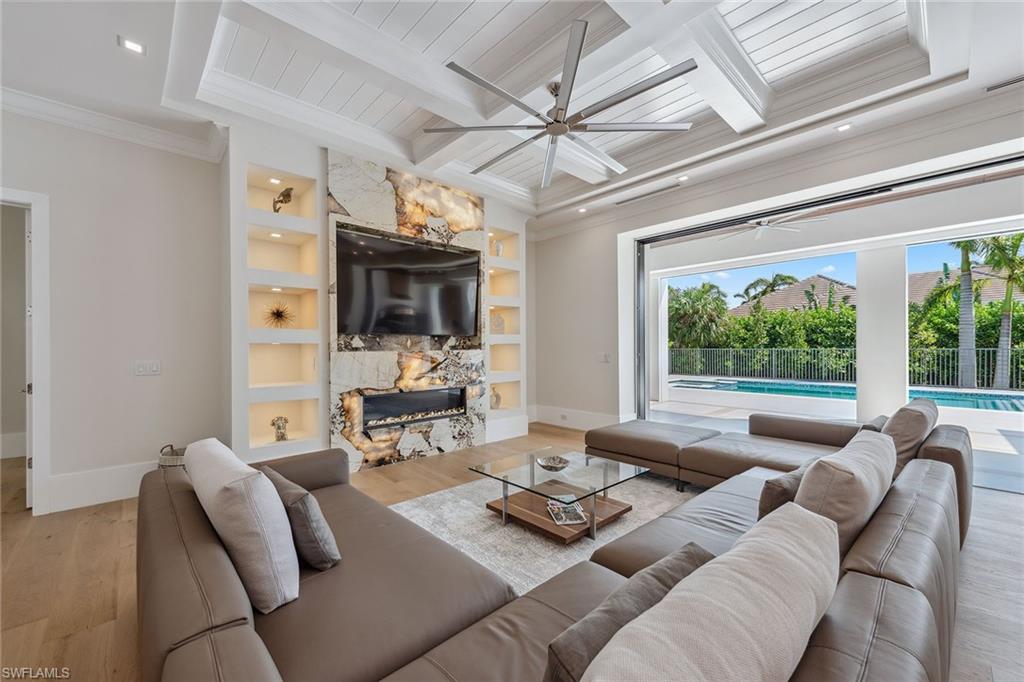 3280 Crayton Road Naples, FL 34103 - Photo 3 of 37