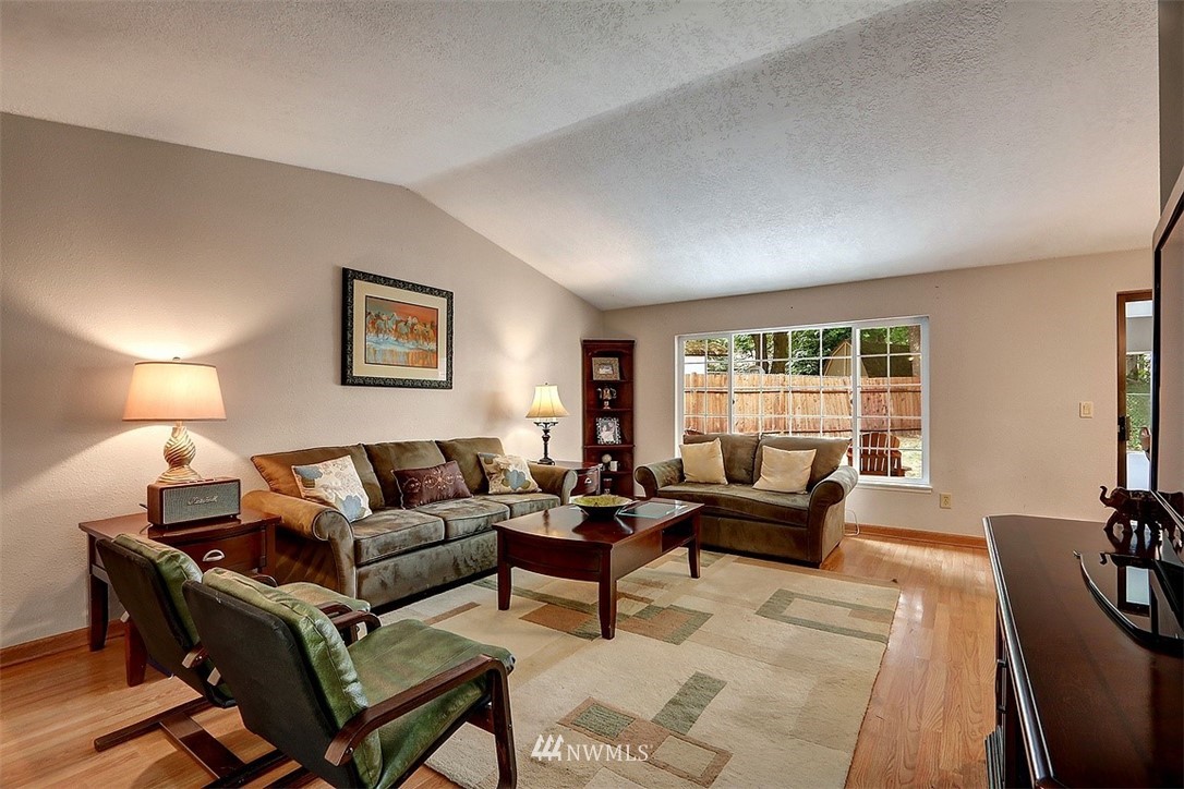 19408 144th Place Southeast Renton, WA 98058 - Photo 4 of 25 Gallery Image 4