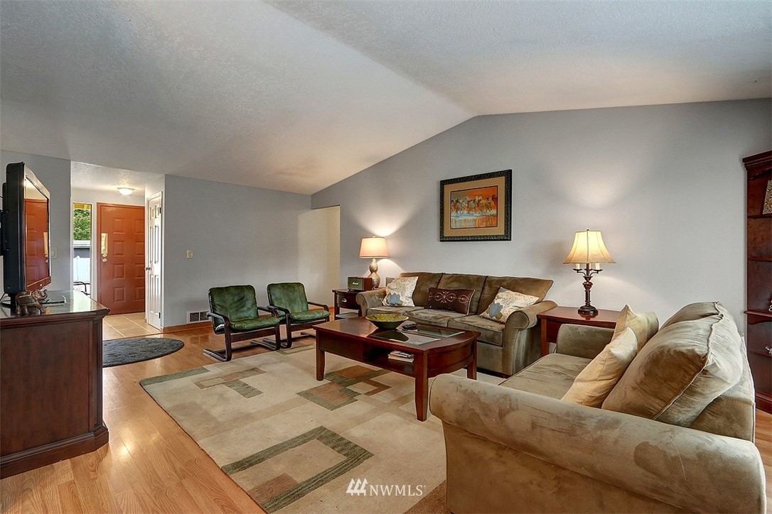 19408 144th Place Southeast Renton, WA 98058 - Photo 5 of 25 Gallery Image 5