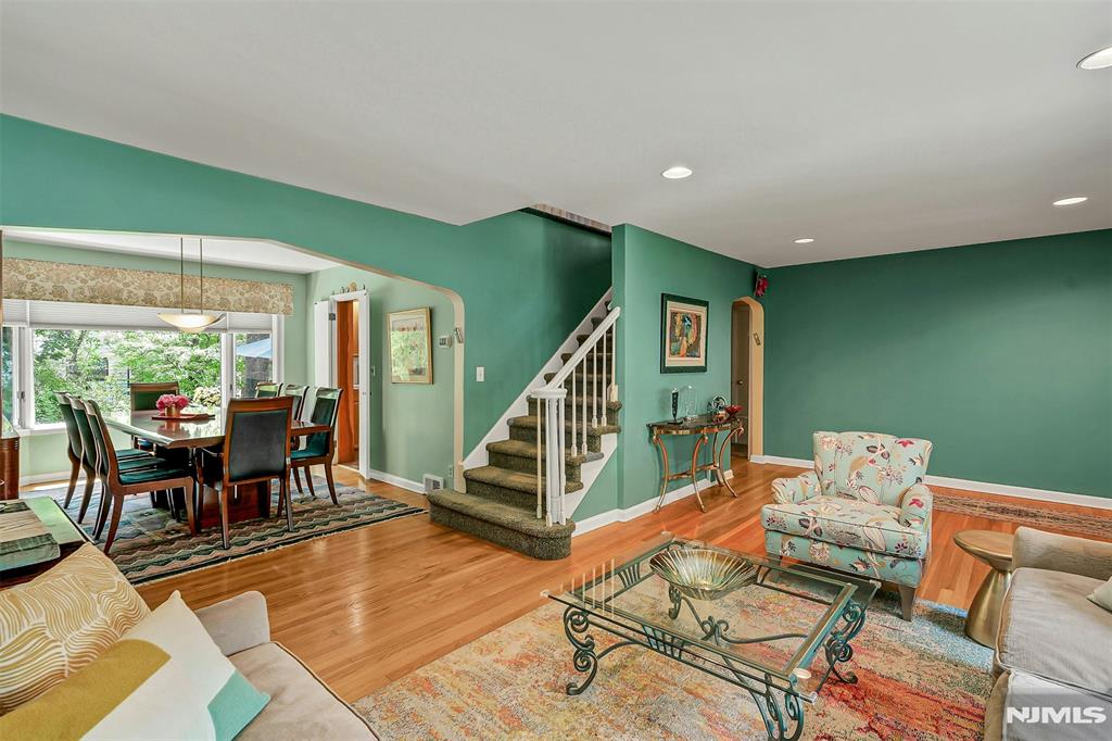 616 Rutland Avenue Teaneck, NJ 07666 - Photo 5 of 39