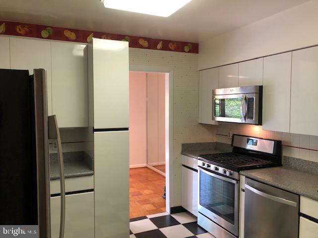 15 Cross Keys Road, Unit E Baltimore, MD 21210 - Photo 15 of 35 Kitchen opens to Dining Room