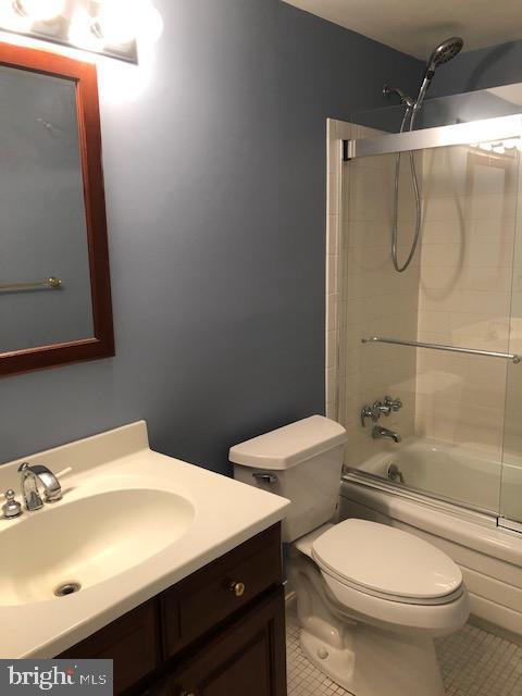 15 Cross Keys Road, Unit E Baltimore, MD 21210 - Photo 27 of 35 Hall bath