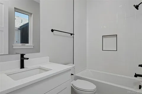 $599,000 | 8280 East 36th Avenue, Unit 25, Denver, CO 80238