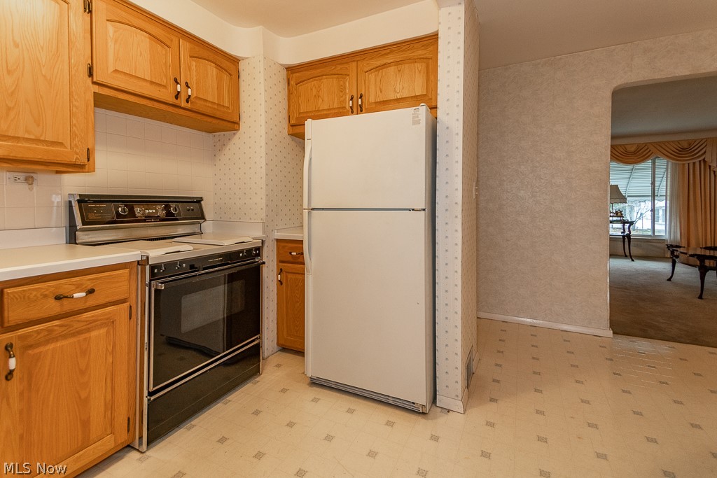955 Learidge Road Cleveland, OH 44124 - Photo 9 of 35