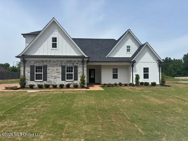 $439,900 | 926 Buttermilk Drive, Nesbit, MS 38651