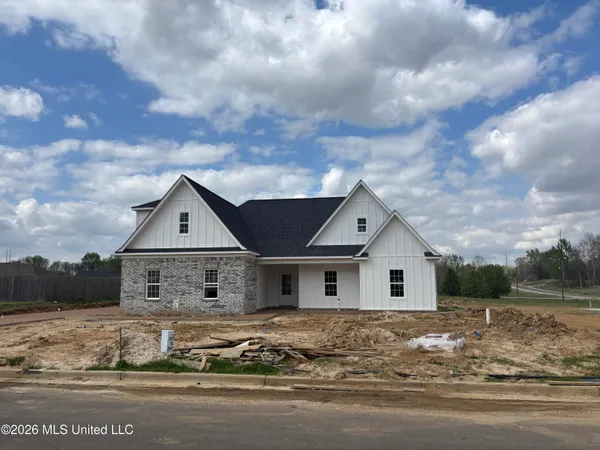 $439,900 | 926 Buttermilk Drive, Nesbit, MS 38651