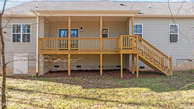 a view of a house with backyard and porch