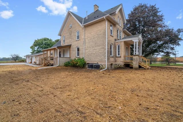 $1,099,000 | 5036 County Highway, West Bend, WI 53090