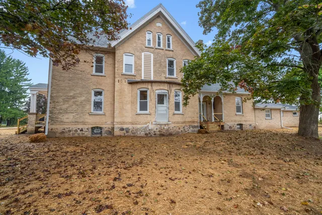 $1,099,000 | 5036 County Highway, West Bend, WI 53090