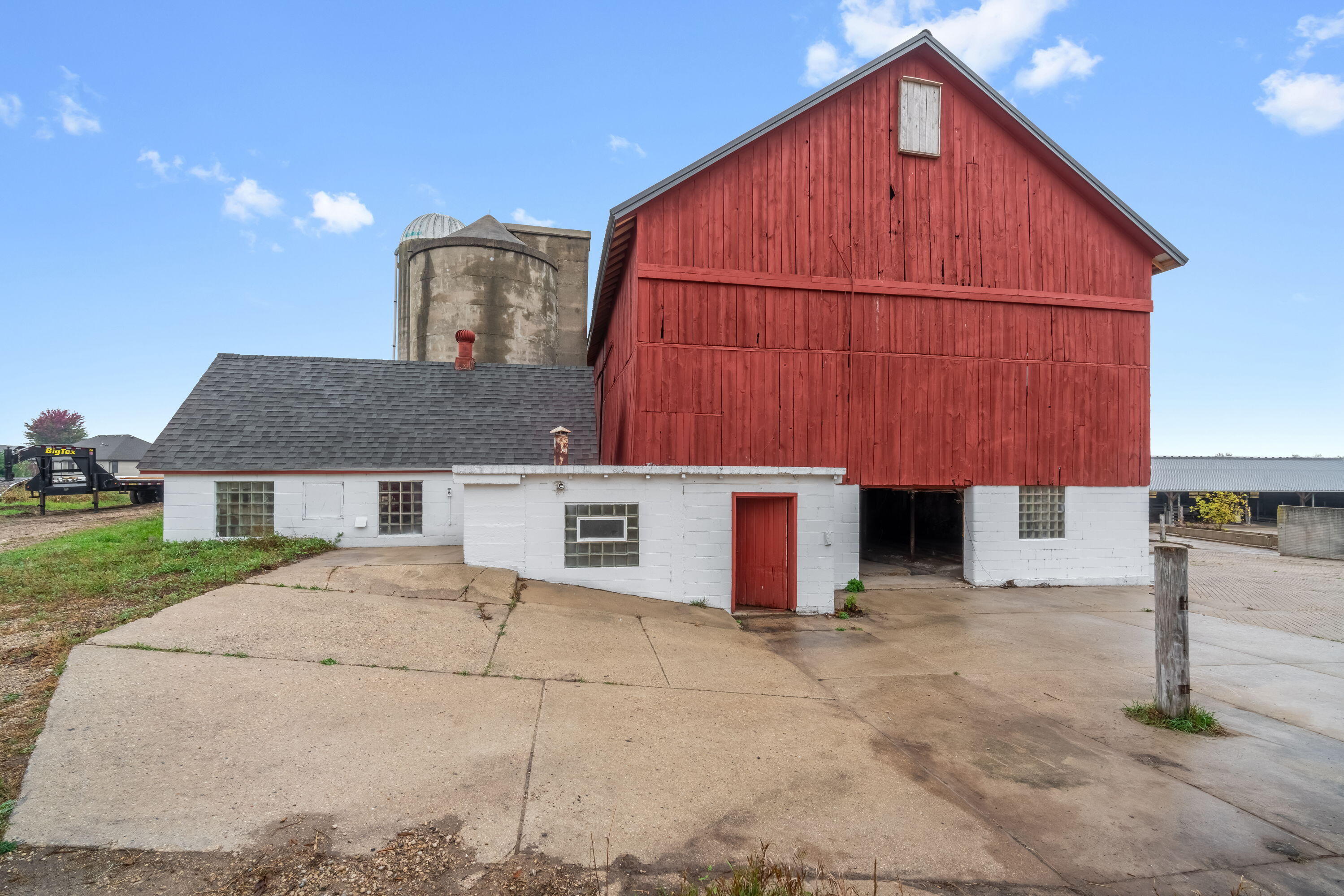 5036 County Highway West Bend, WI 53090 - Photo 43 of 53 Barn 2