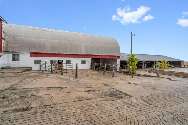 $1,099,000 | 5036 County Highway, West Bend, WI 53090