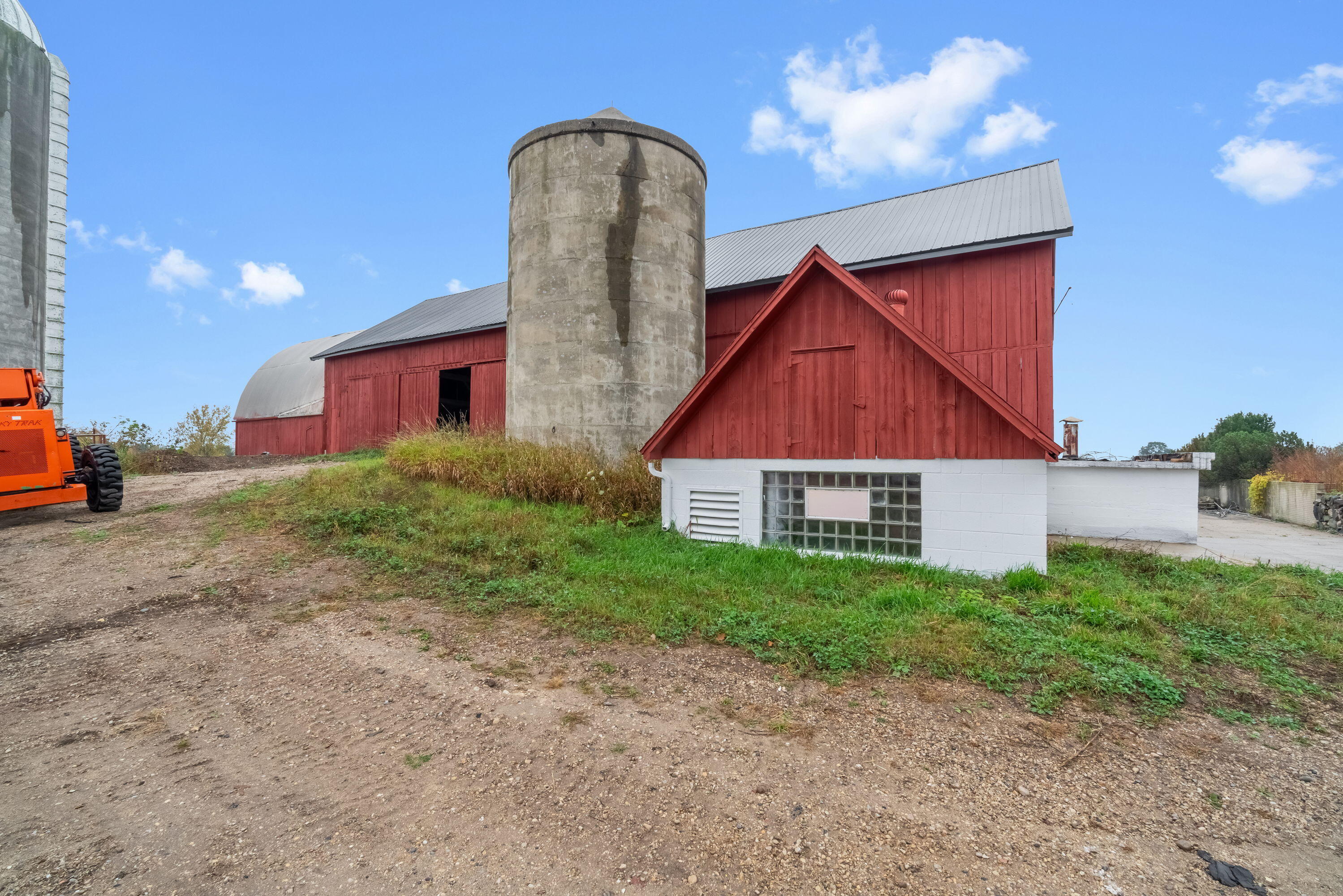 5036 County Highway West Bend, WI 53090 - Photo 47 of 53 Barn 2