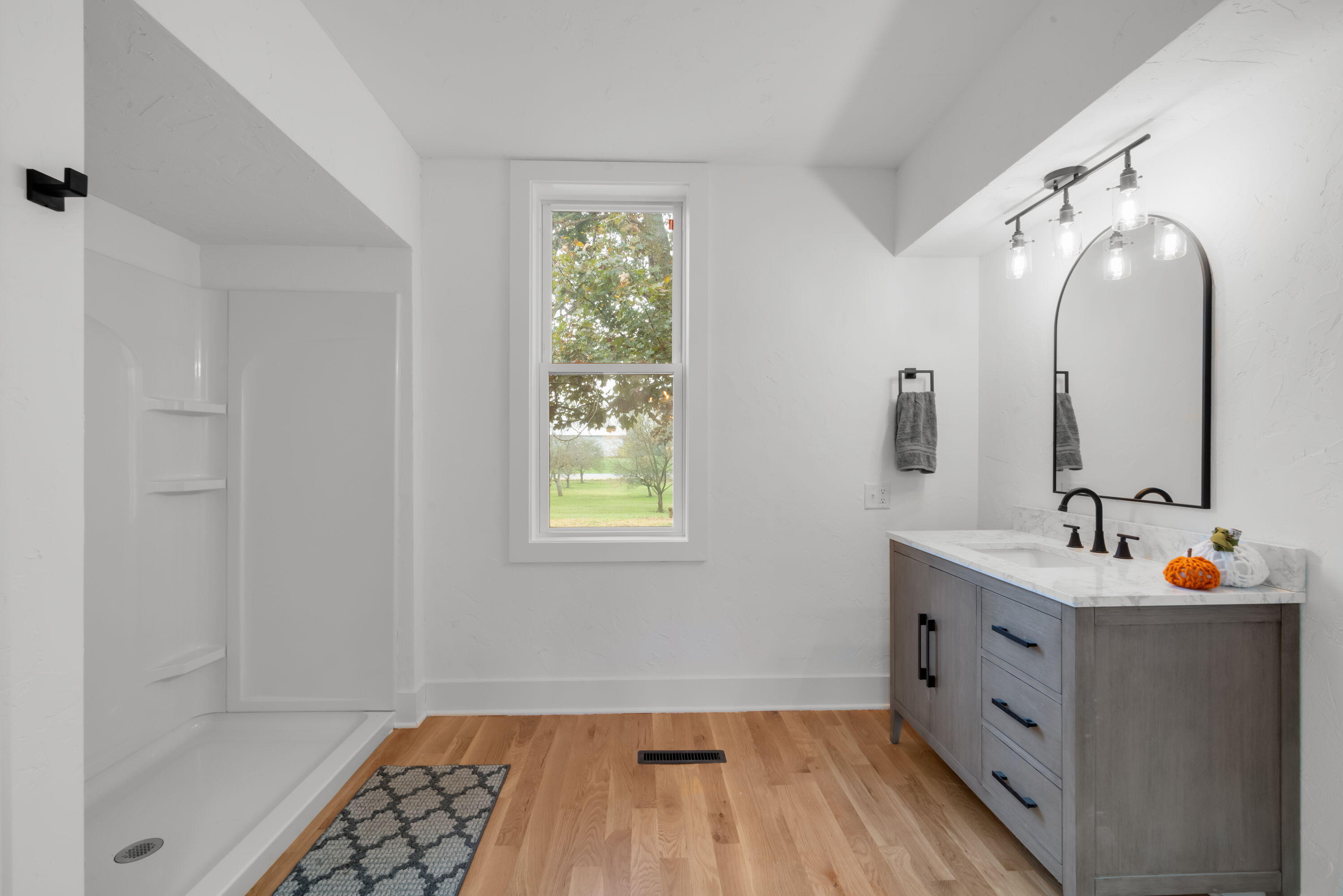 5036 County Highway West Bend, WI 53090 - Photo 7 of 53 Main Full Bath