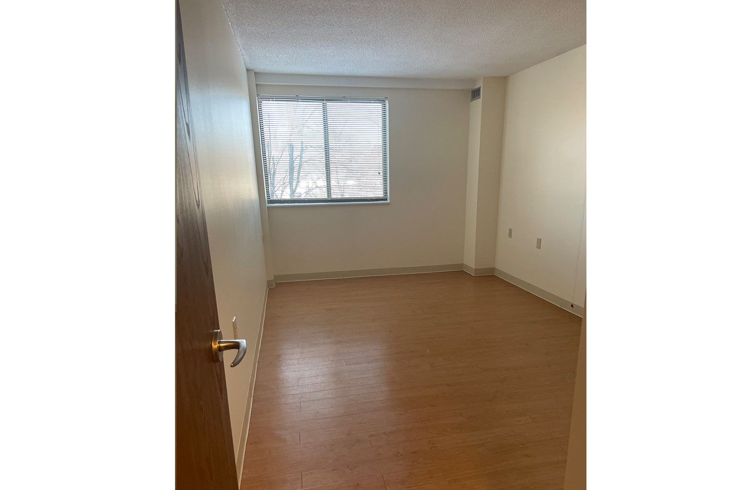 5 Green Street, Unit 100 Dover, NH 03820 - Photo 9 of 10 a view of room and window