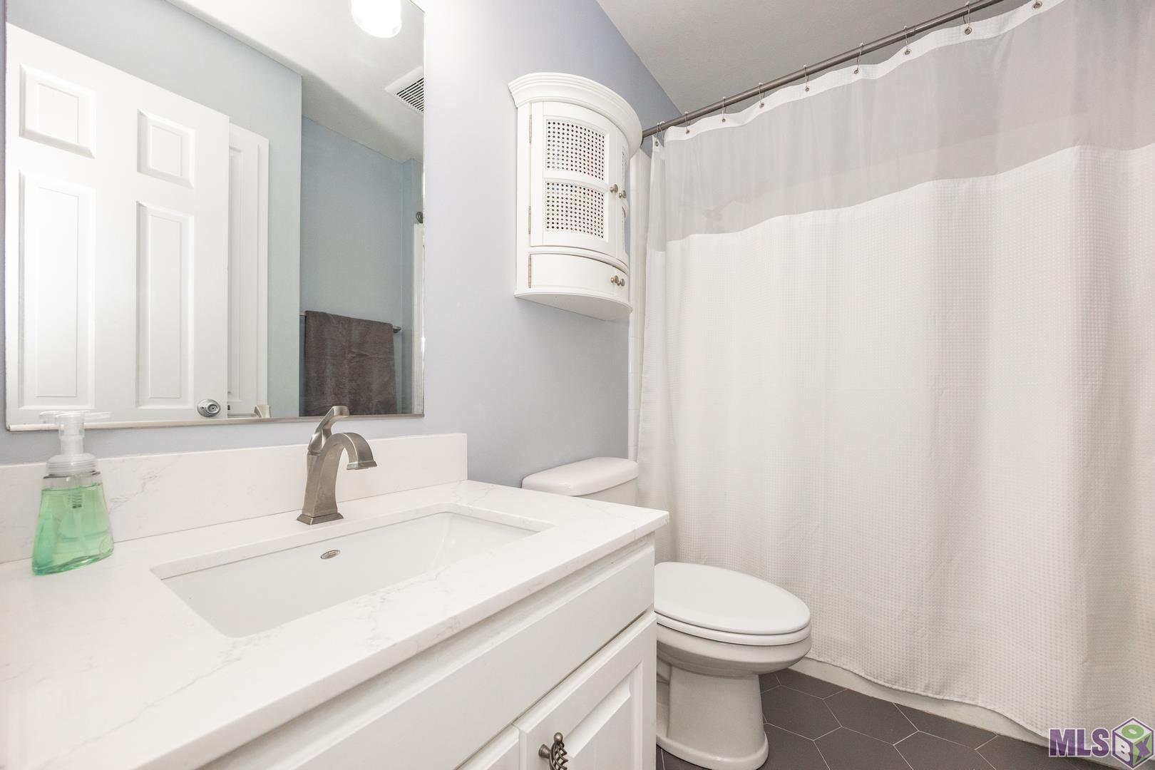 245 Rue De Laplace Baton Rouge, LA 70810 - Photo 17 of 24 Second Bath