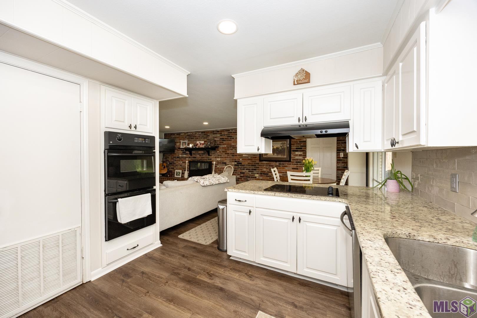 245 Rue De Laplace Baton Rouge, LA 70810 - Photo 7 of 24 Kitchen