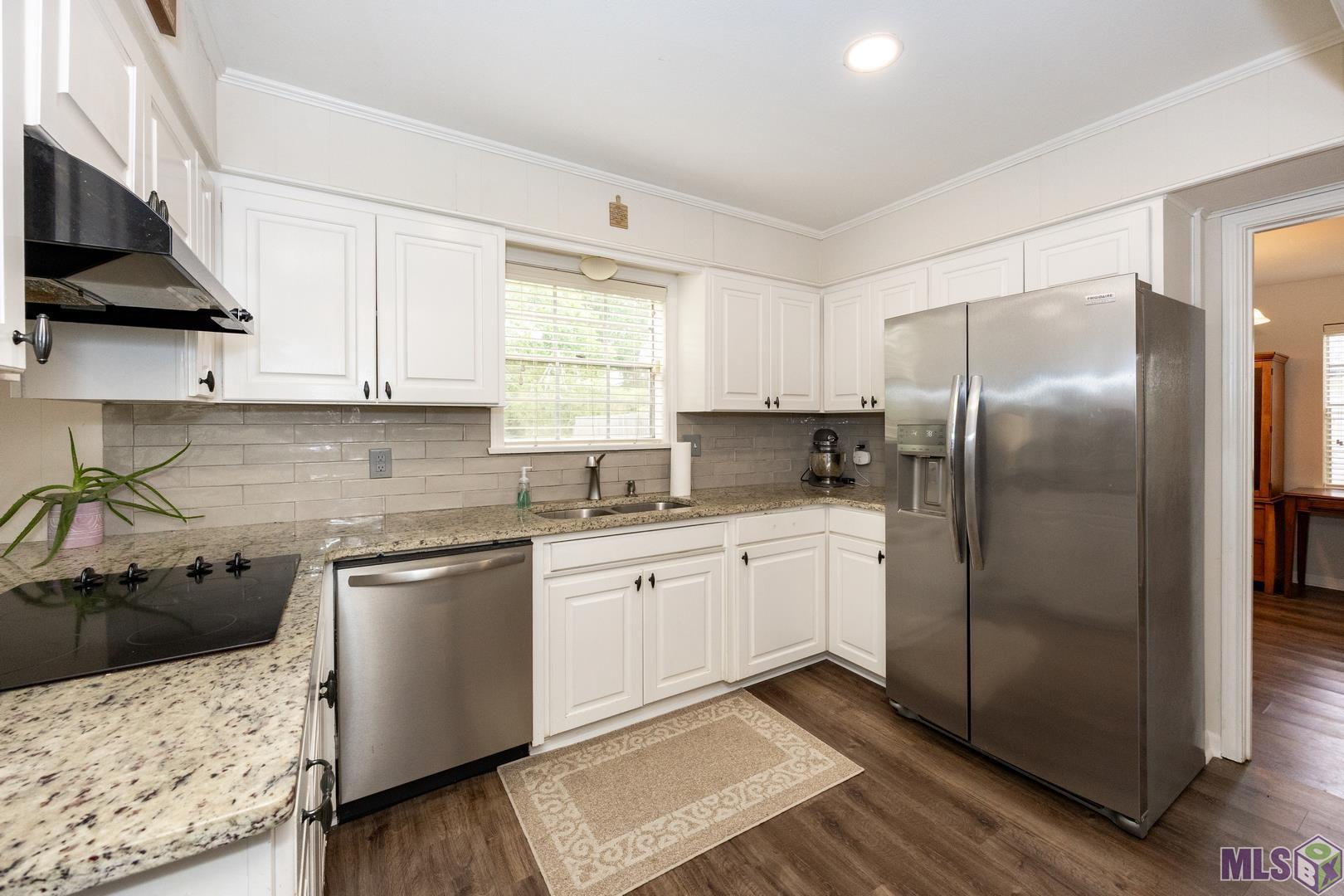 245 Rue De Laplace Baton Rouge, LA 70810 - Photo 8 of 24 Kitchen