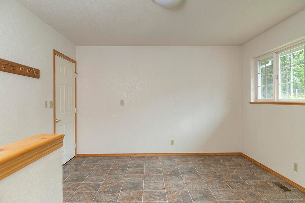284 Hidden Valley Road Grants Pass, OR 97527 - Photo 28 of 55 27