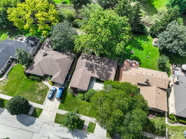 $3,200 | 407 East Berkshire Lane, Mount Prospect, IL 60056