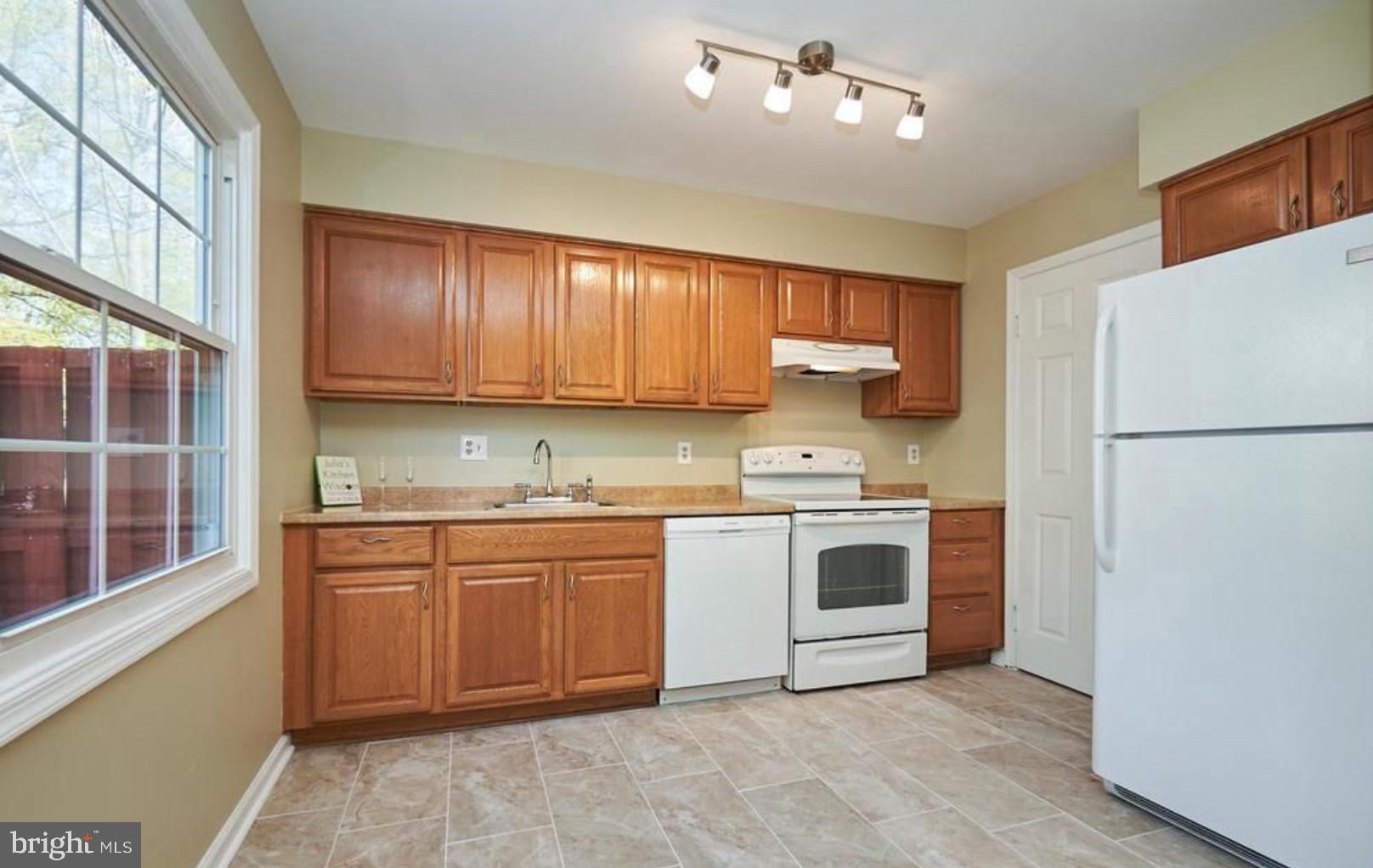 8582 Adamson Street Manassas, VA 20110 - Photo 5 of 22