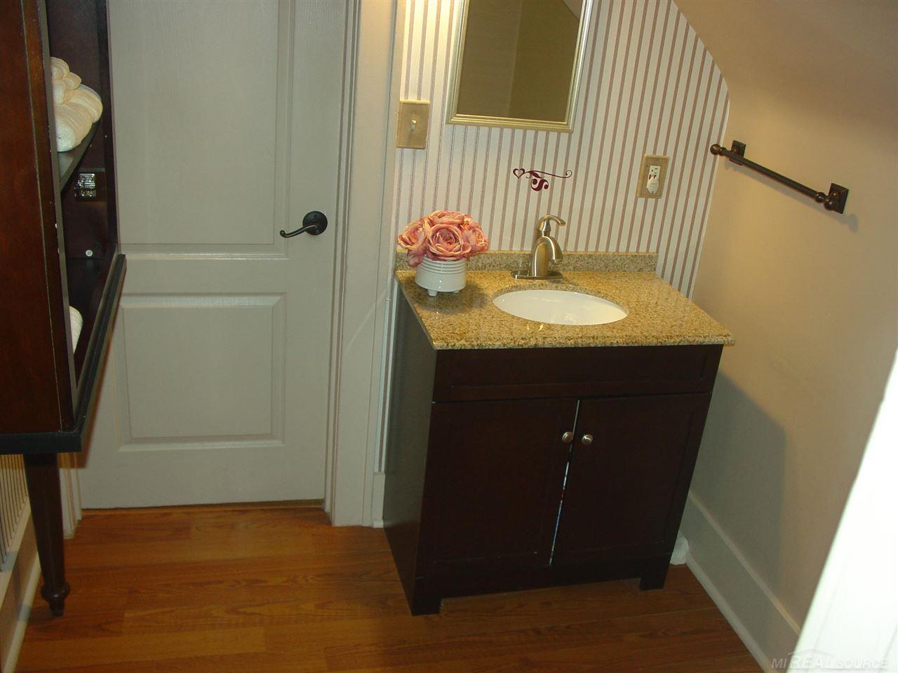 32519 Utica Road Fraser, MI 48026 - Photo 16 of 21 50048380-15.JPG