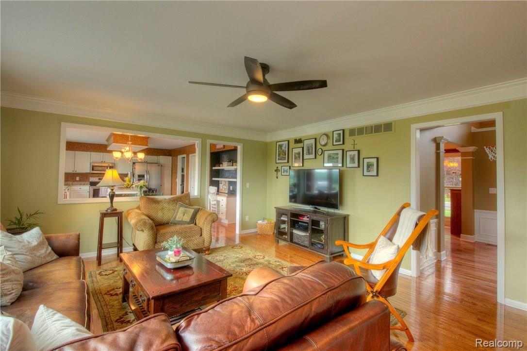 46657 Inverness Road Canton, MI 48188 - Photo 20 of 46 20 Great Room.jpg