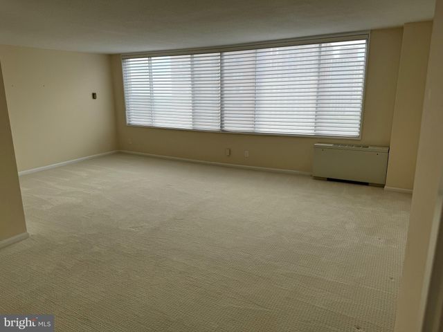 $224,900 | 11801 Rockville Pike, Unit 1006, Rockville, MD 20852