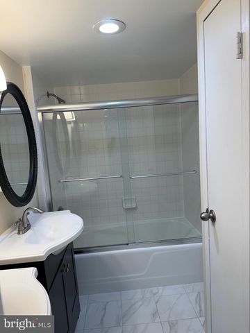 $224,900 | 11801 Rockville Pike, Unit 1006, Rockville, MD 20852