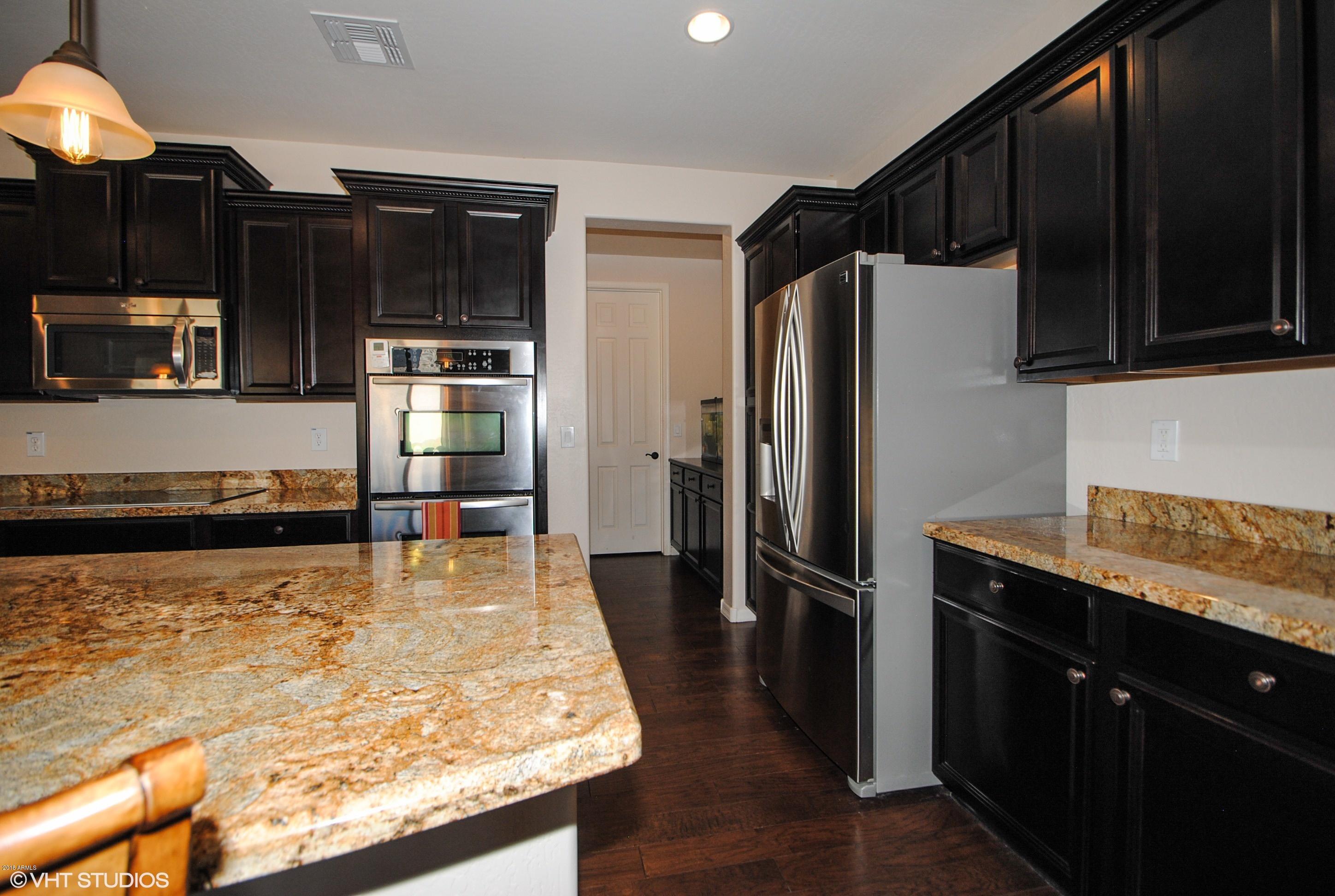 16238 West Granada Road Goodyear, AZ 85395 - Photo 8 of 25 07_16238WGranada_177002_Kitchen_HiRes