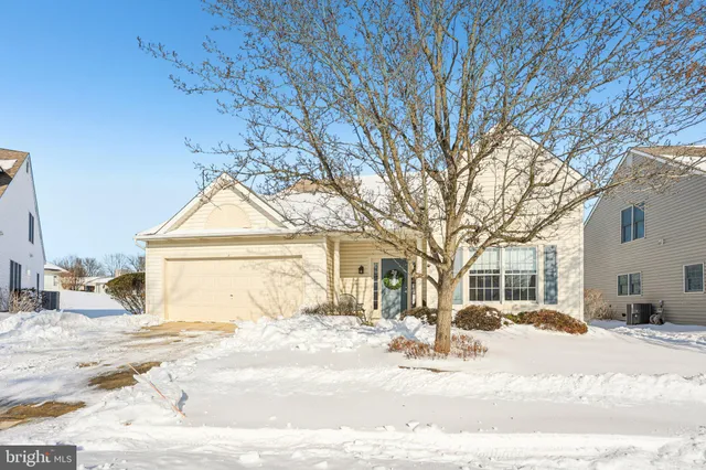 $425,000 | 11 Covered Bridge Circle, Columbus, NJ 08022