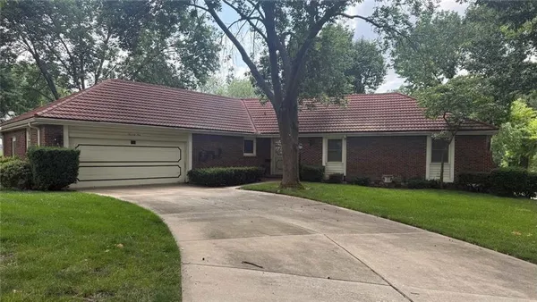 $300,000 | 71 East 106th Terrace, Kansas City, MO 64114
