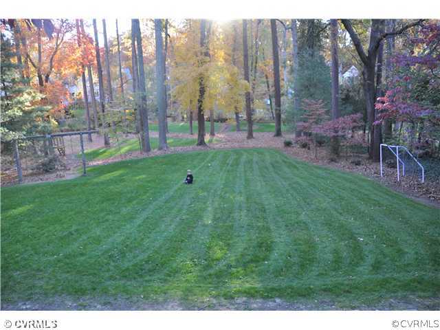 504 Baldwin Road Henrico, VA 23229 - Photo 2 of 12 Yard/Garden
