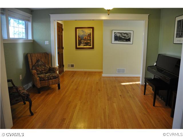 504 Baldwin Road Henrico, VA 23229 - Photo 3 of 12 Living Room