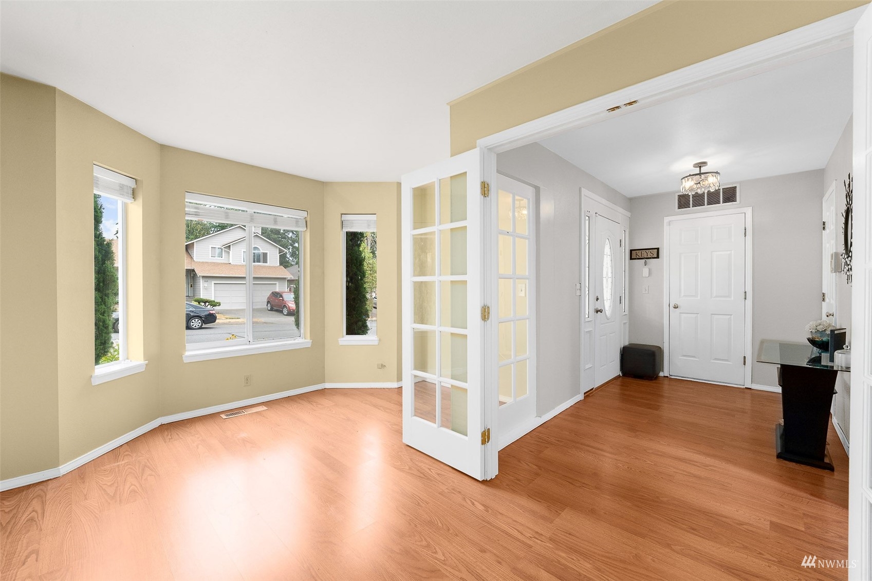 4011 Northeast 7th Court Renton, WA 98056 - Photo 3 of 28 Gallery Image 3