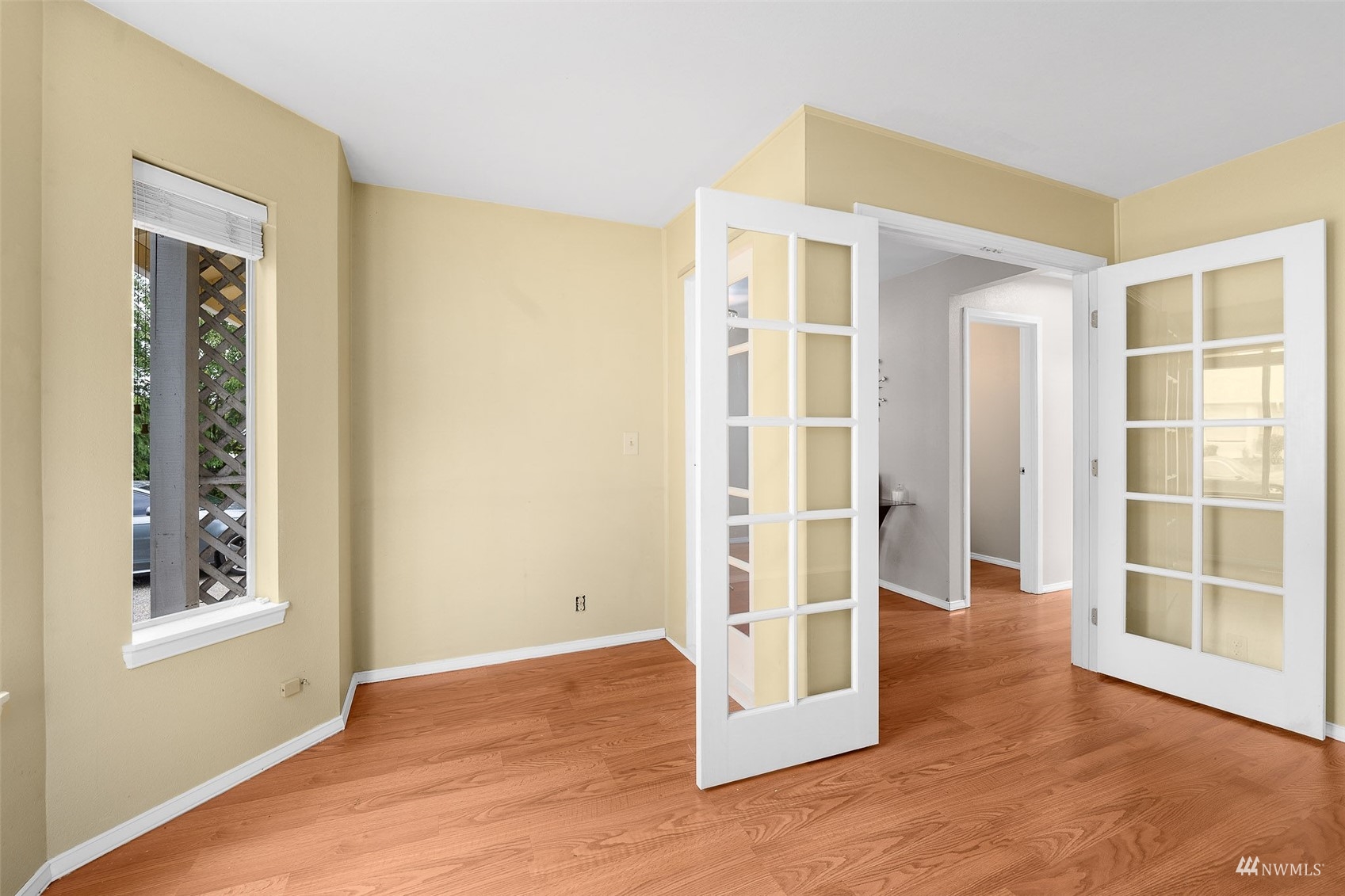 4011 Northeast 7th Court Renton, WA 98056 - Photo 4 of 28 Gallery Image 4