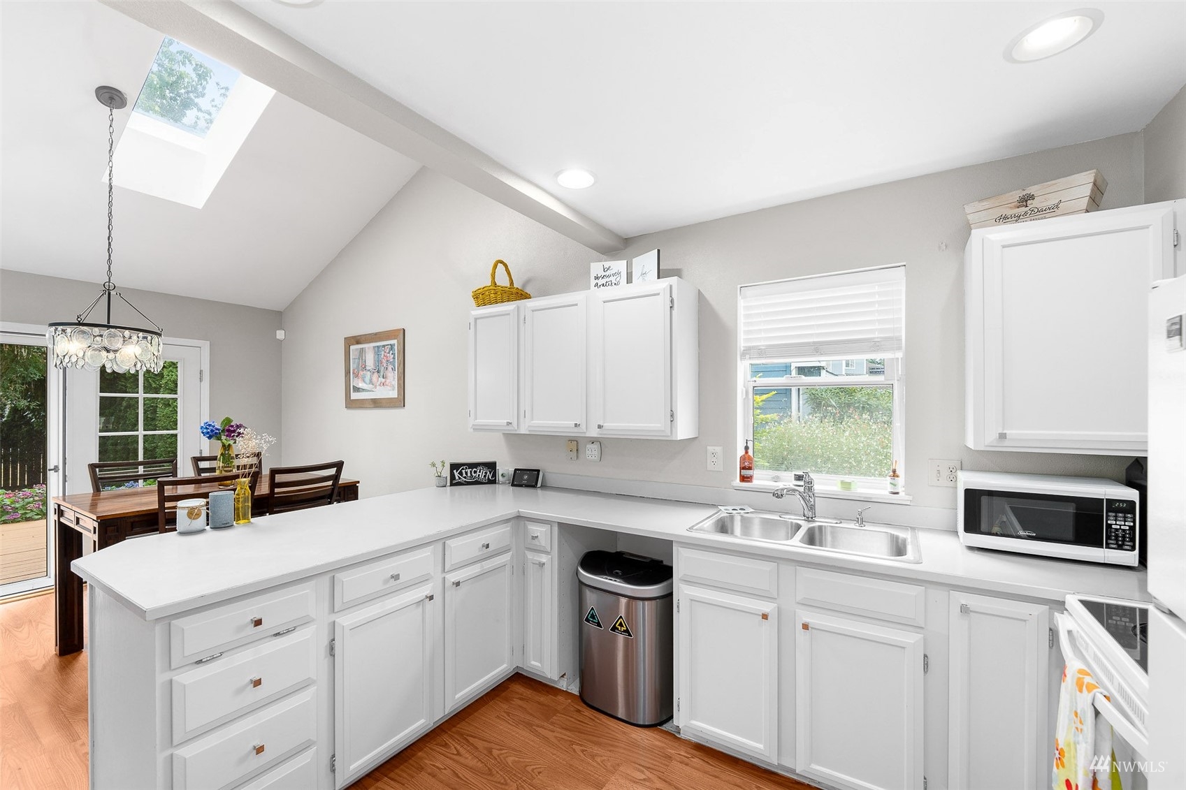 4011 Northeast 7th Court Renton, WA 98056 - Photo 6 of 28 Gallery Image 6