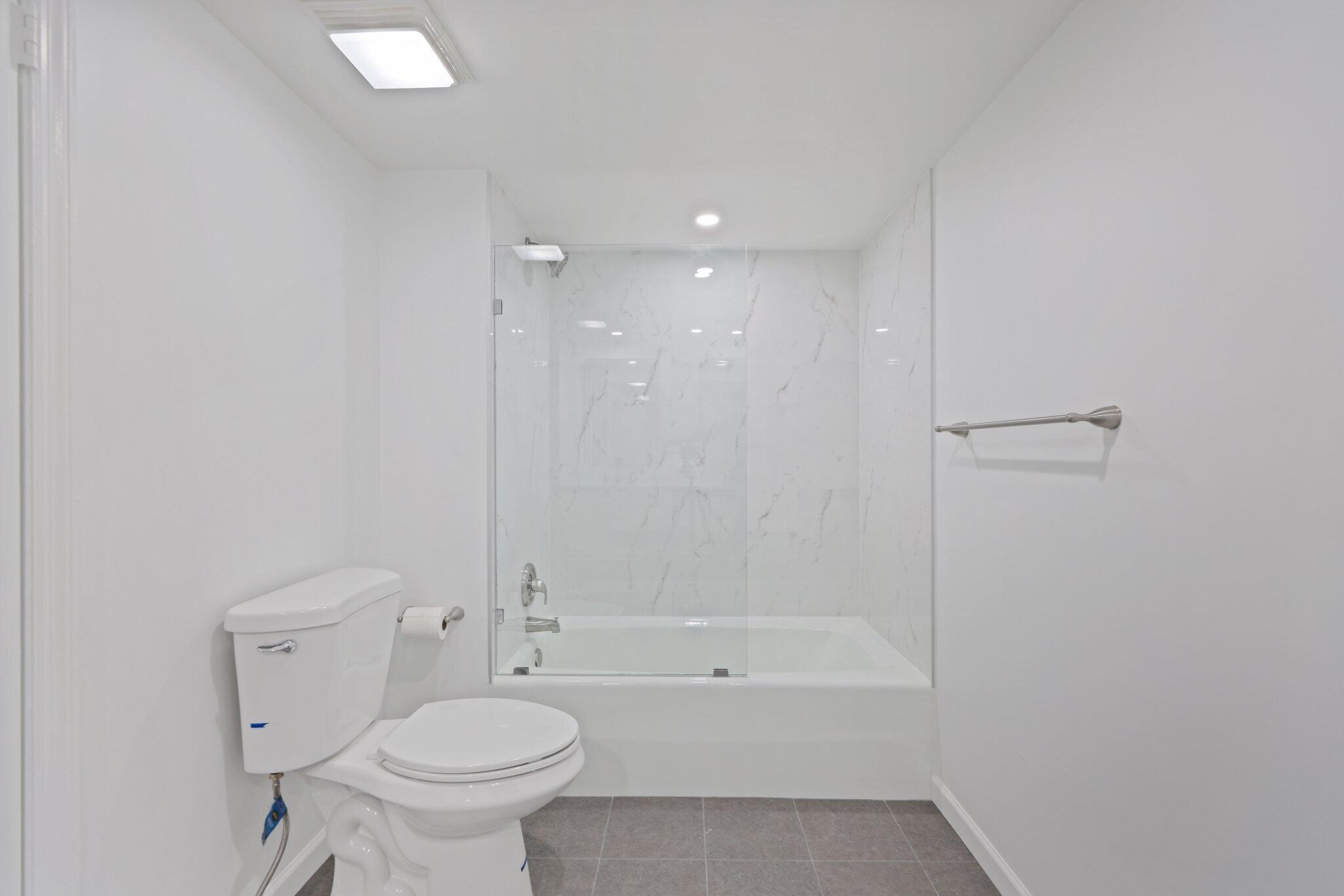 2066 North Ocean Boulevard, Unit 2SW Boca Raton, FL 33431 - Photo 18 of 34 Shower w/ Tub