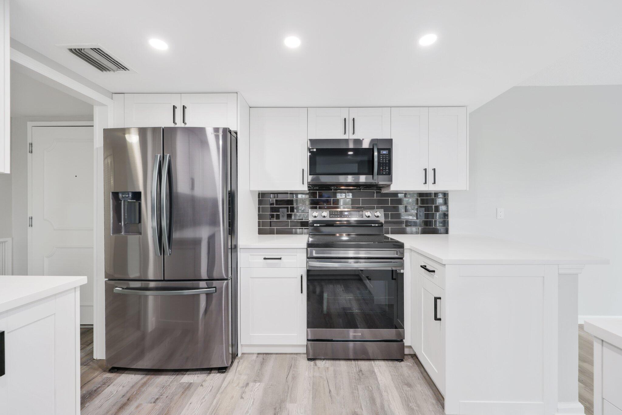 2066 North Ocean Boulevard, Unit 2SW Boca Raton, FL 33431 - Photo 7 of 34 Kitchen