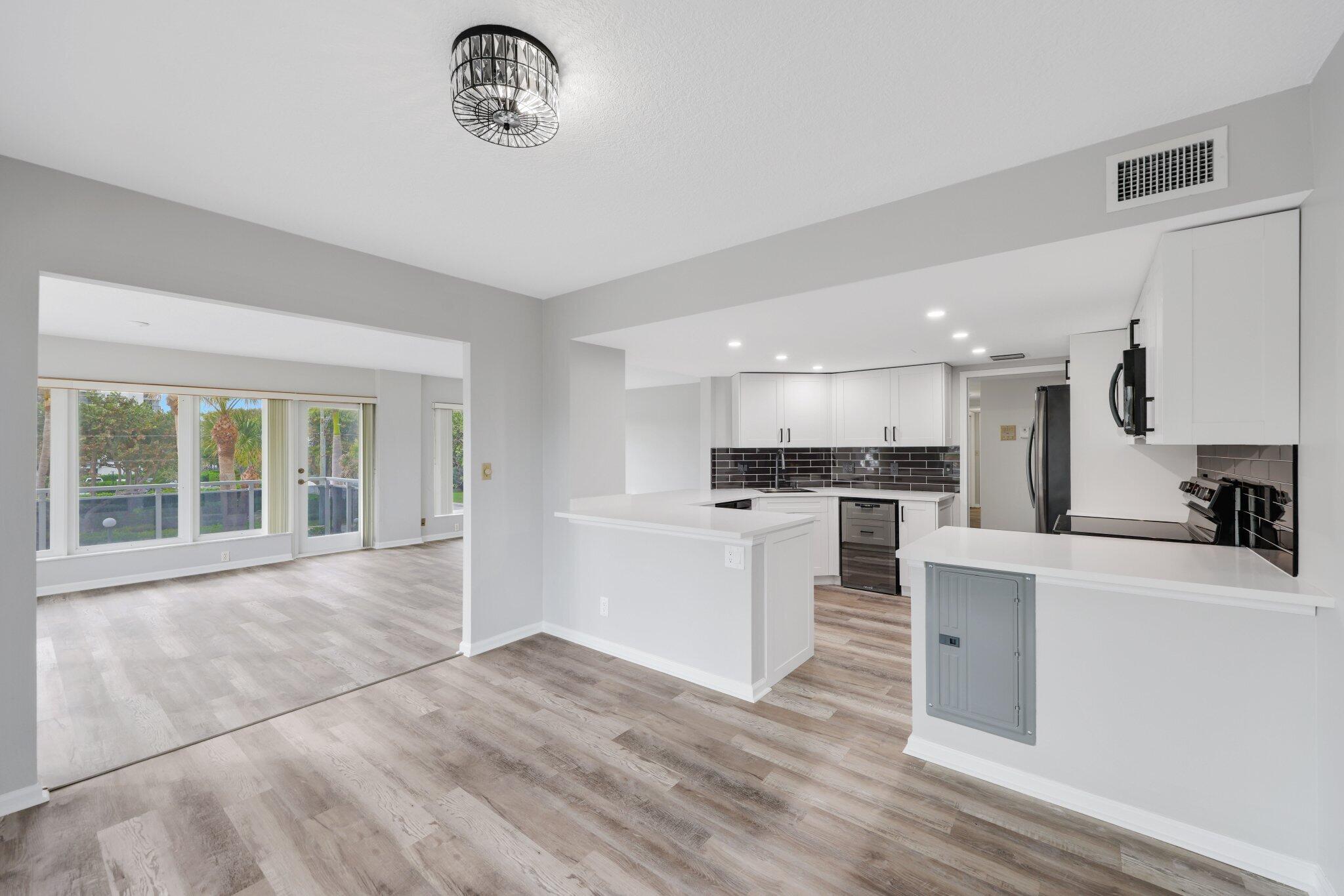 2066 North Ocean Boulevard, Unit 2SW Boca Raton, FL 33431 - Photo 9 of 34 Breakfast Area